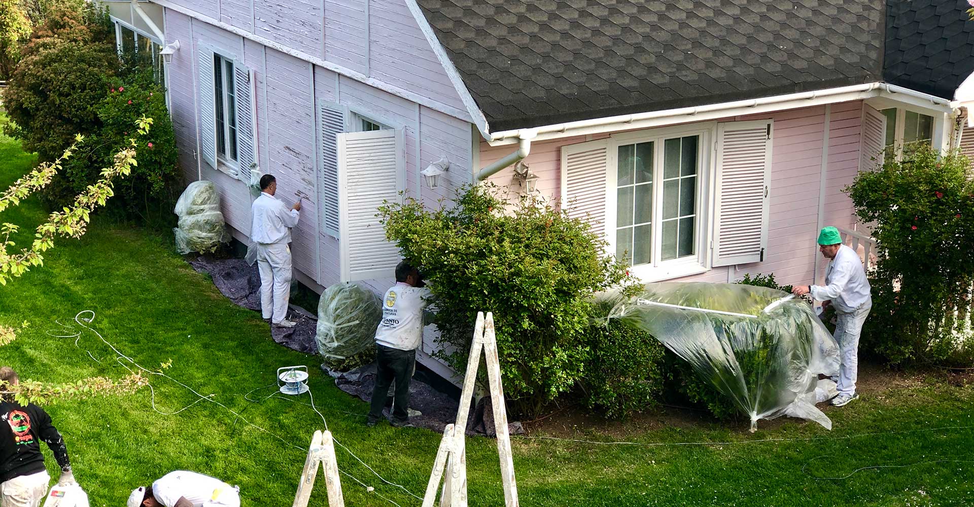 Bay's painting scraping and repainting exterior of home